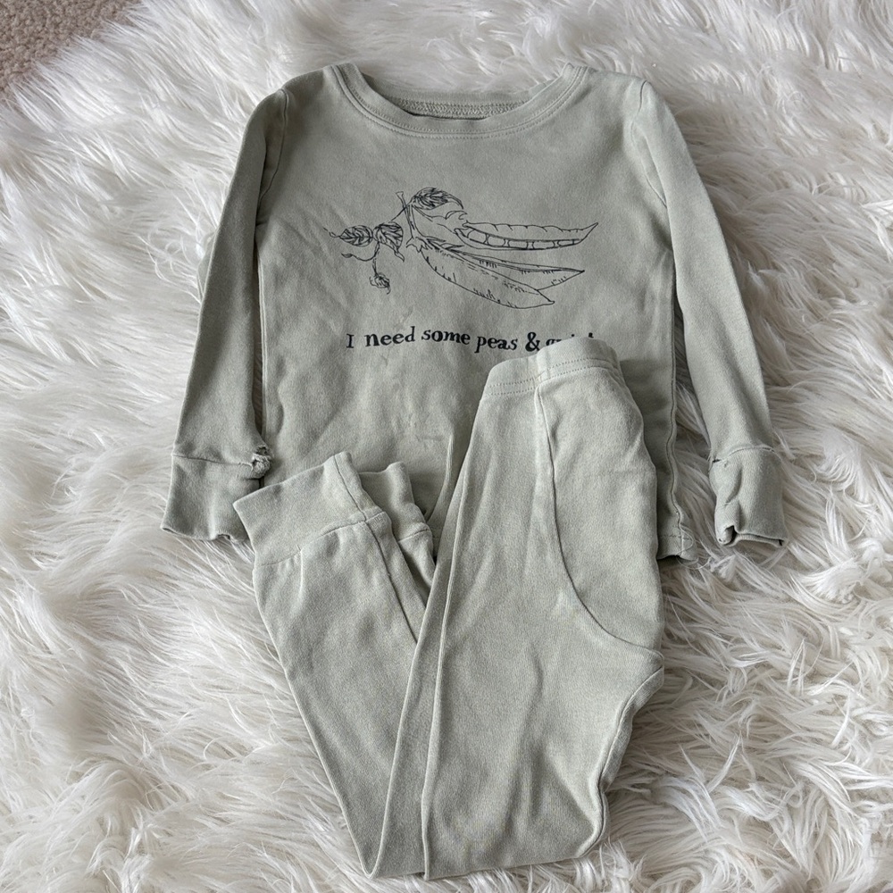 Sage Green Pajama Set with Peas & quiet Graphic - l’oved baby